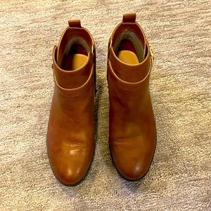 Kelly and Kate brow booties sz 8.5